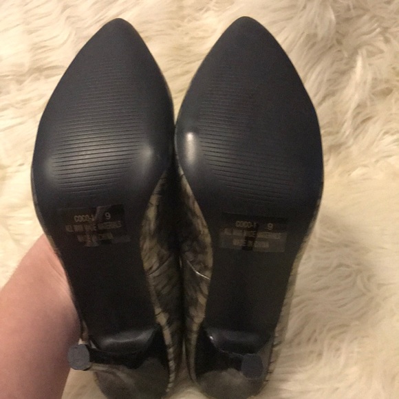 Silver and black high heels - Picture 4 of 5